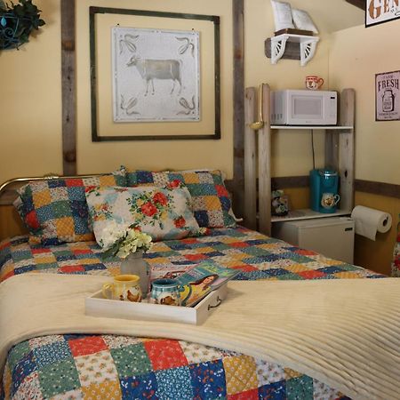 Acorn Hideaways Canton Charming Pioneer Suite 1890'S General Store Bagian luar foto