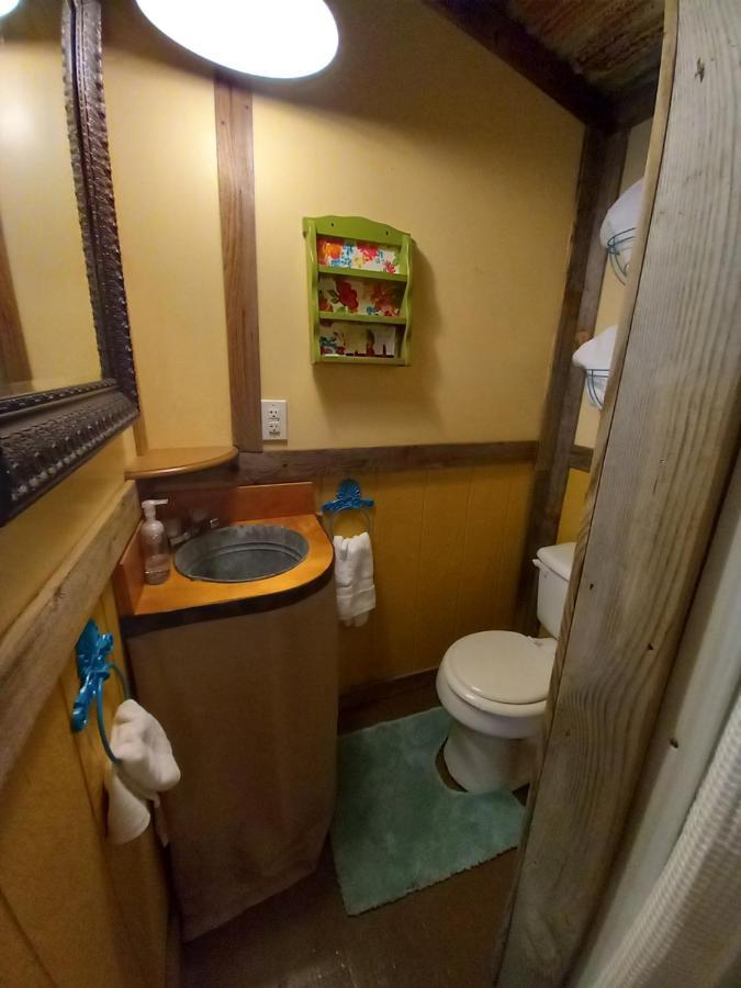 Acorn Hideaways Canton Charming Pioneer Suite 1890'S General Store Bagian luar foto