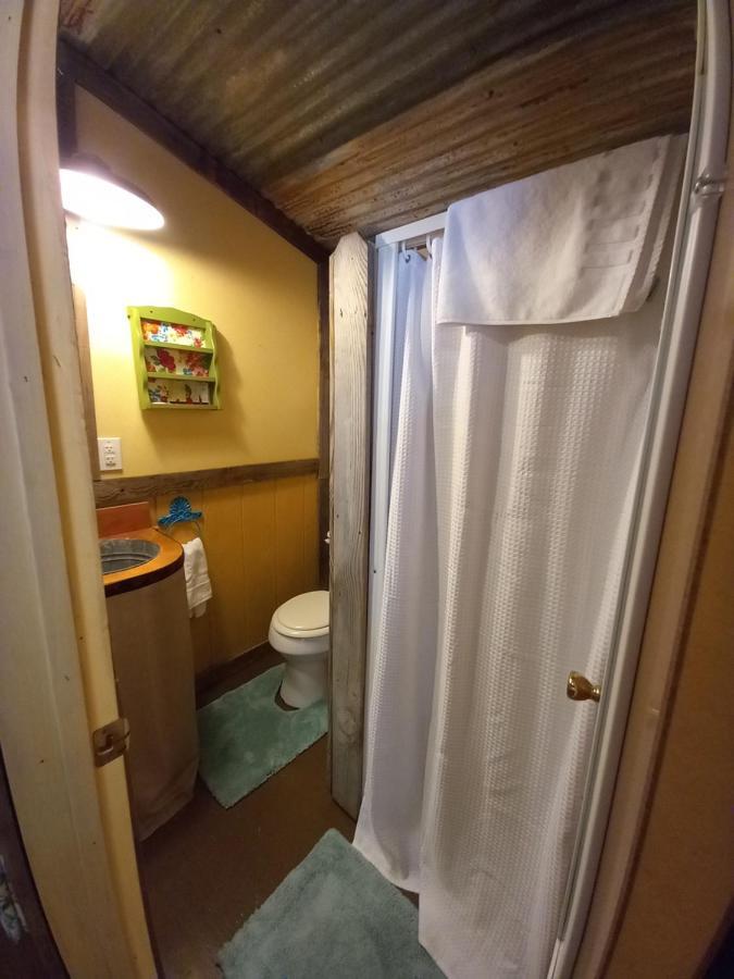 Acorn Hideaways Canton Charming Pioneer Suite 1890'S General Store Bagian luar foto