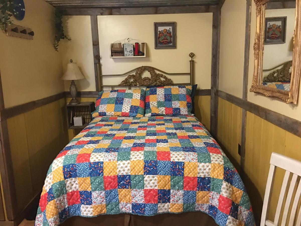 Acorn Hideaways Canton Charming Pioneer Suite 1890'S General Store Bagian luar foto