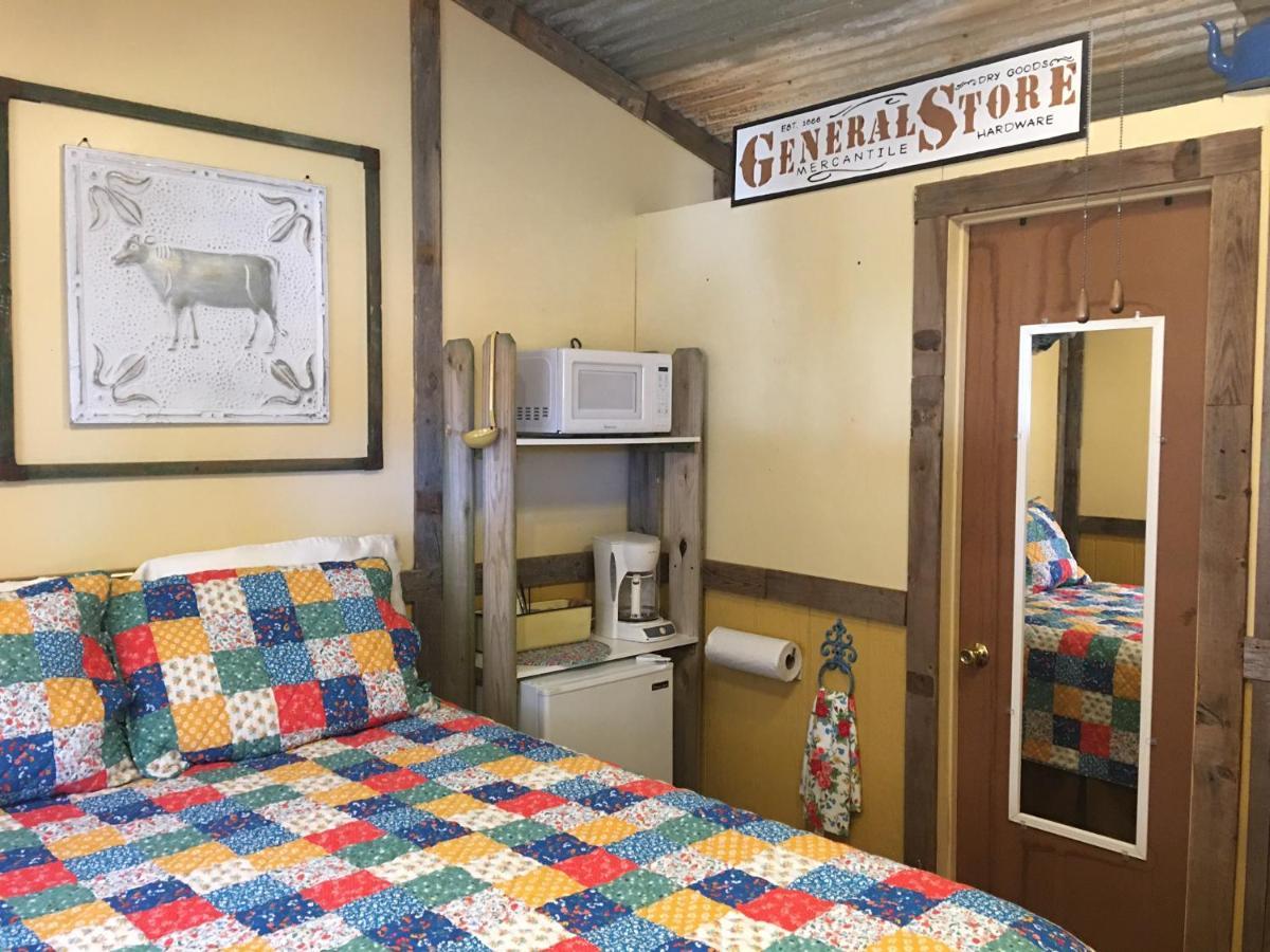 Acorn Hideaways Canton Charming Pioneer Suite 1890'S General Store Bagian luar foto