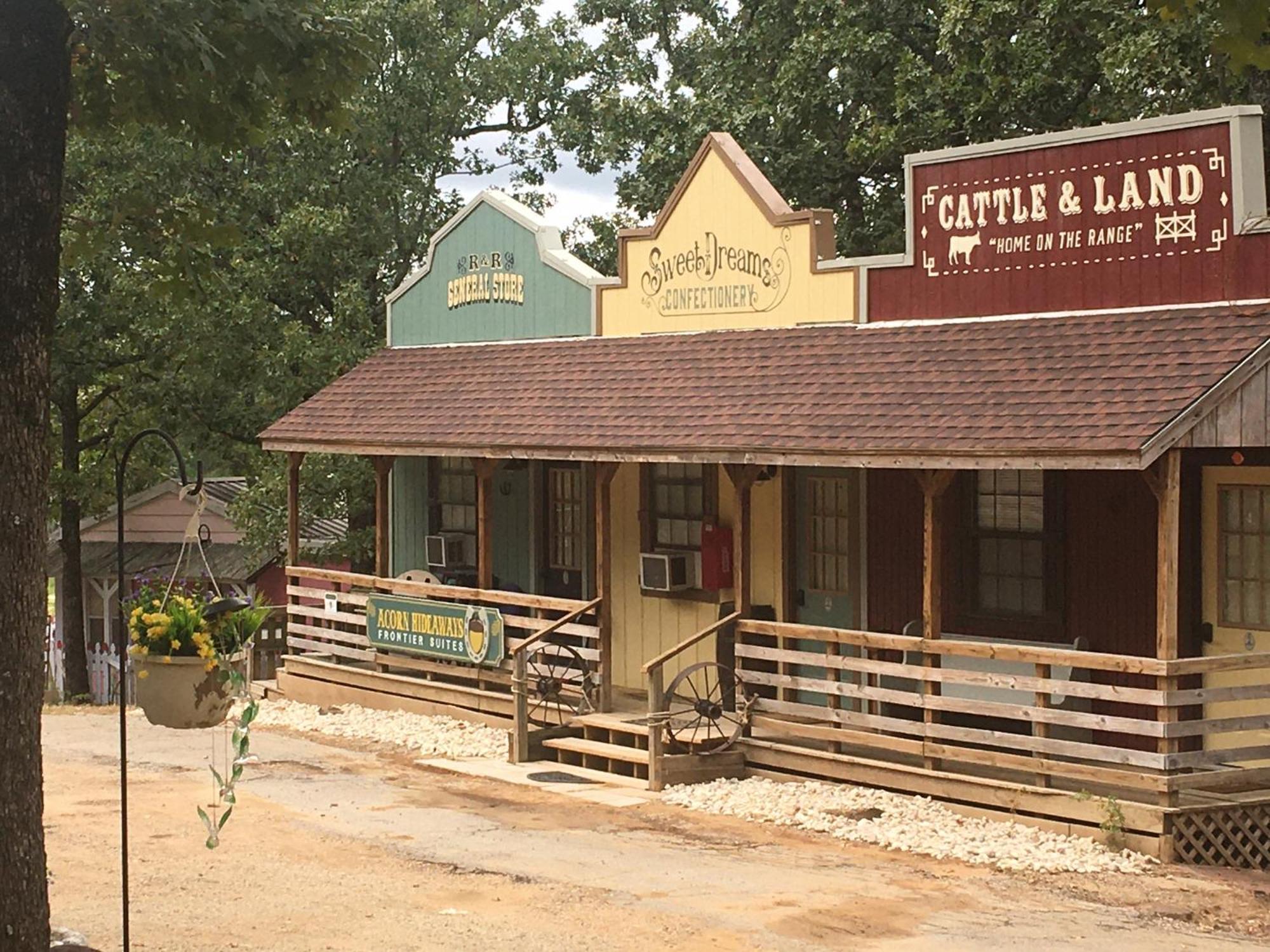 Acorn Hideaways Canton Charming Pioneer Suite 1890'S General Store Bagian luar foto