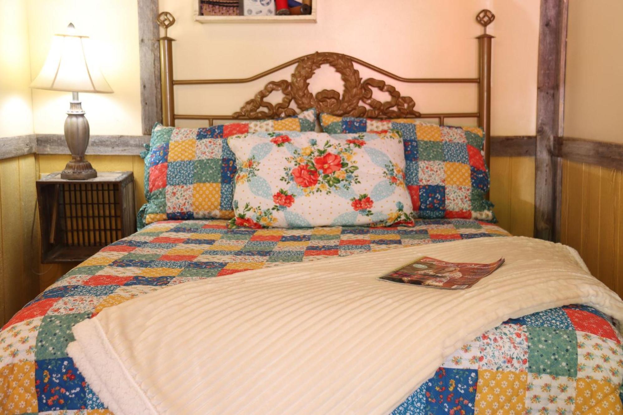 Acorn Hideaways Canton Charming Pioneer Suite 1890'S General Store Bagian luar foto